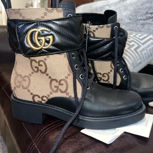 WOMEN'S ANKLE BOOT WITH DOUBLE G